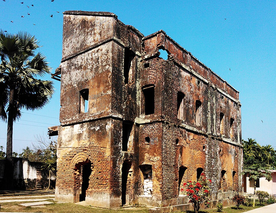 বালিয়াটি প্রাসাদ — ছবি