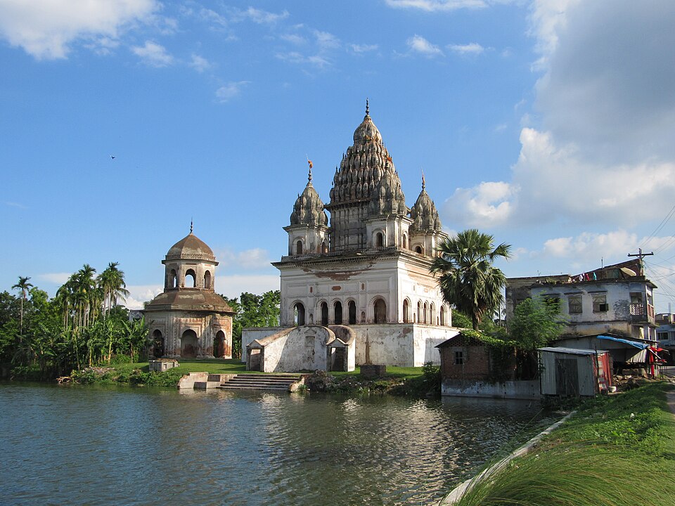 পুঠিয়া মন্দির চত্বর — ছবি