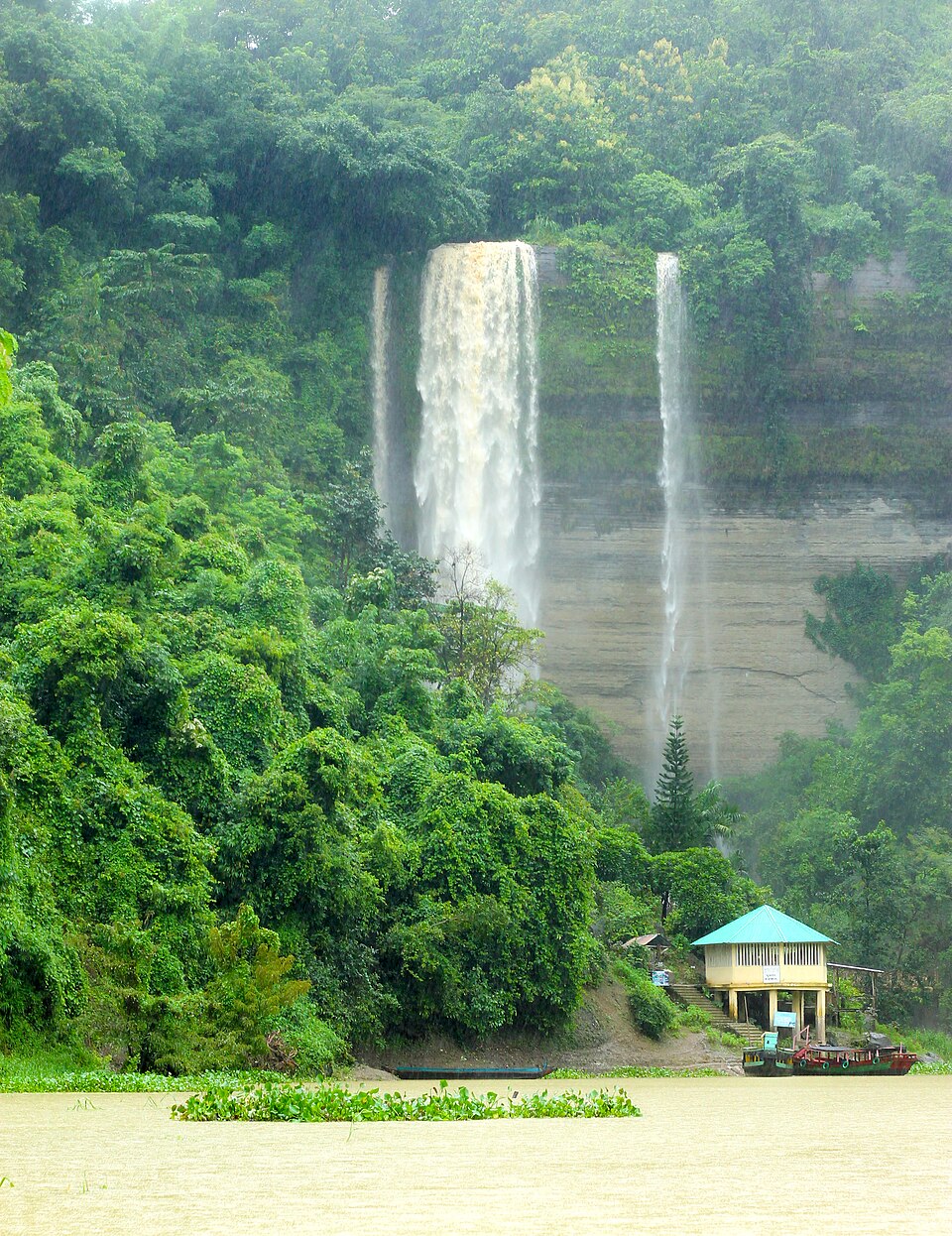 শুভলং ঝর্ণা — ছবি